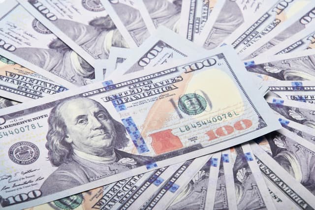  Posibilă depreciere a leului față de euro după alegeri în România