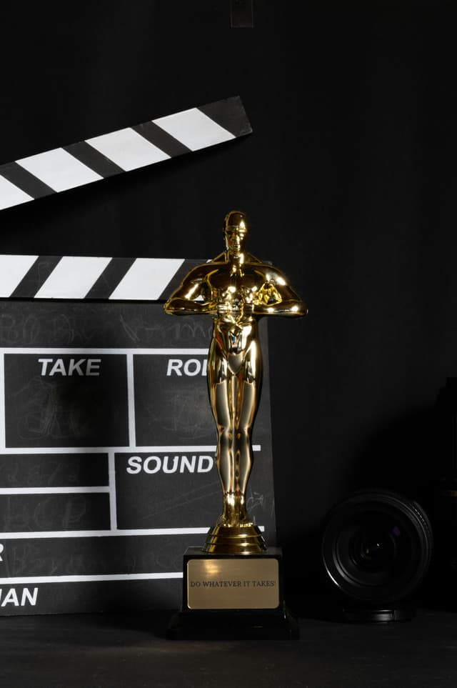 Steaua Teatrului de Stat Constanța, Ștefan Mihai, triumfător la UNITER 2025 pentru cel mai bun actor în rol secundar