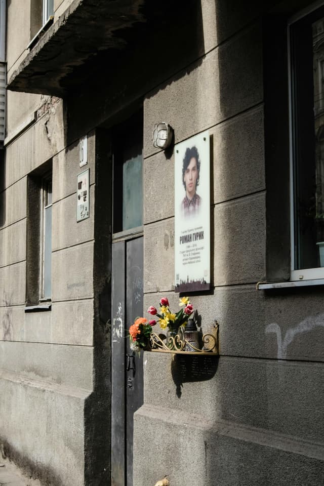  Placă memorială pentru deținuții politici anticomuniști, dezvelită pe faleza Cazinoului între 1951-1953