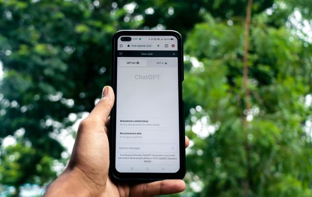 Meta utilizează datele publice ale utilizatorilor Facebook și Instagram pentru AI fără consimțământ explicit! Află cum te afectează această strategie!