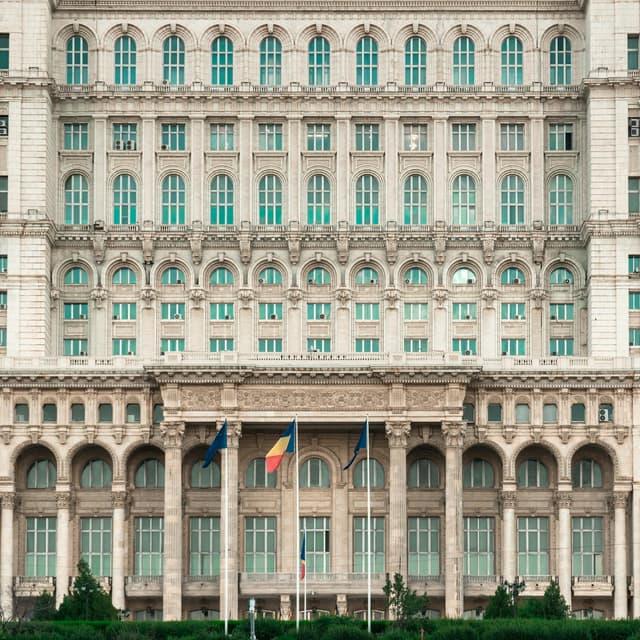  Ilie Bolojan nu a afirmat că România trimite trupe în Ucraina în niciun context oficial sau neoficial