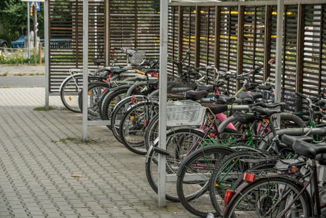  parcări etajate, autobuze electrice, piste biciclete și stații fotovoltaice cu fonduri europene