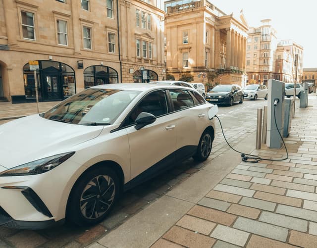  Înscrieri din 29 mai. Buget substanțial pentru vehicule electrice și hibride