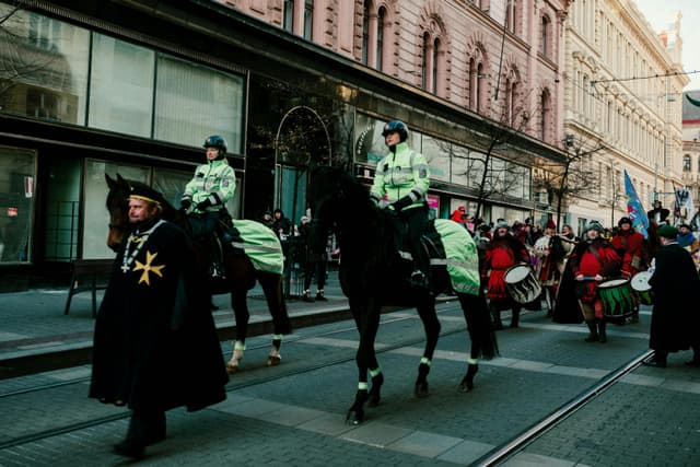 Poliția Română Dezminte Acuzațiile Organizatorului Sunwaves privind Presupusele Droguri de pe Plajă