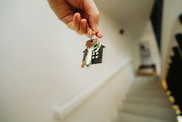  Tranzacții imobiliare în creștere cu 23%, sfidând tendințele naționale în scădere