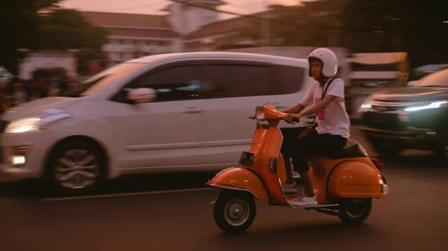  Moped și Motocicletă, Unul Rănit