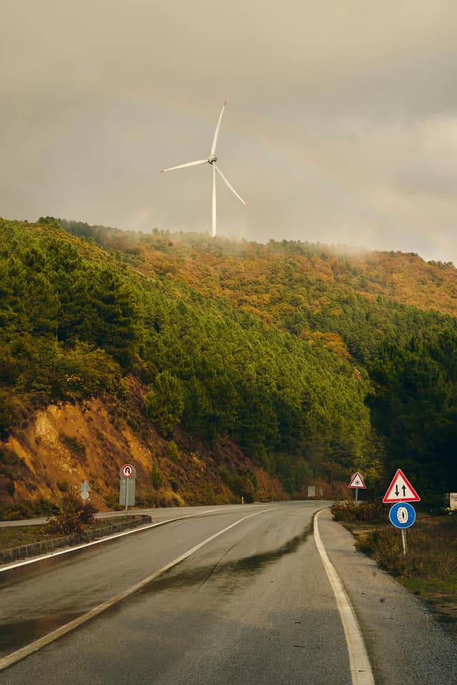  Ploaie Torențială pe Autostrada A2 - Risc Major de Acvaplanare în Zona Fetești!