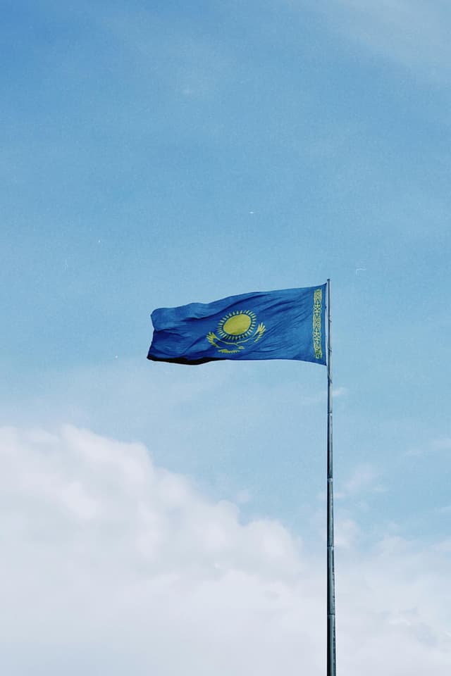  România se îndreaptă către pericol? Nu fiți complici la transformarea țării într-o colonie franceză!