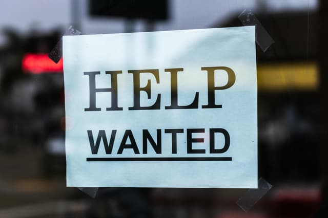  5 Posturi de Medic Specialist Disponibile. Află Termenul pentru Depunerea Dosarelor