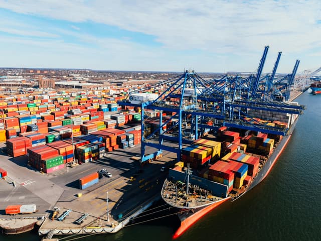  Descoperire Uimitoare în Portul Agigea: Munție Surpriză Găsită în Container SOSIT din SUA, cu Destinația Republica Moldova!