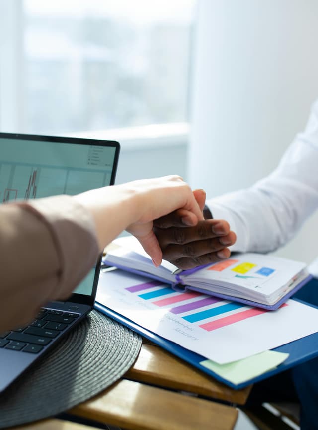 Descoperă Cum Expertul în Branding Alex Hunter Devoalează Strategiile Virgin la IQ DIGITAL Summit Constanța, Pe 5 Iunie – Grăbește-te Să-ți Rezervi Locul!