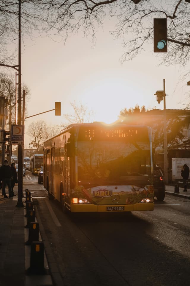  Luni, Autobuzele Vor Circula cu Farurile Aprinse pentru a Semnala Nemulțumirile Angajaților din Constanța
