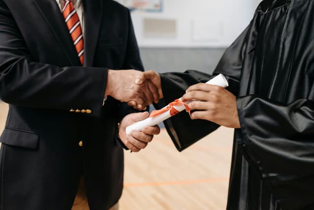 Elevii constănțeni de la Mircea cel Bătrân și Ovidius, premiați cu diplomele Deutsches Sprachdiplom pentru performanțe remarcabile în limba germană