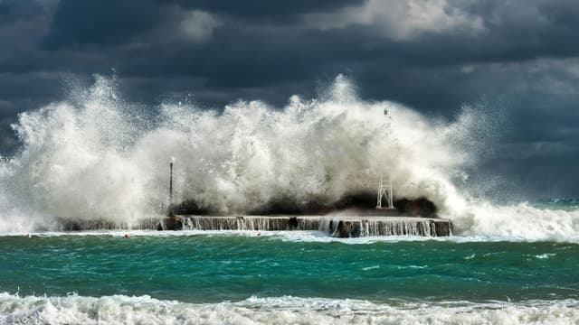  Magnitudine Peste 6, Posibil Tsunami în Creta - Alertă Maximă a Autorităților!