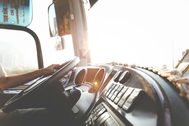  Peste 800 de amenzi pentru șoferii de camioane și autobuze în numai o săptămână!