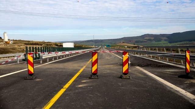  Se toarnă asfalt între kilometrii 74 și 75, sensul Pitești-București!