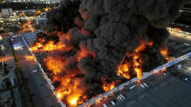 Polonia acuză Rusia de recrutare pe rețele sociale pentru incendiu la Varșovia; Consulatul rus din Cracovia închis în urma incidentului