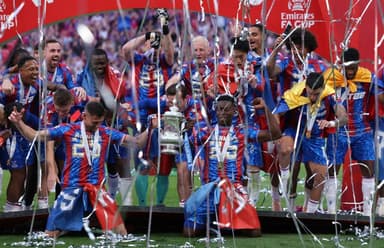 Crystal Palace triumfă în fața lui Manchester City și câștigă primul său trofeu major în finala memorabilă a Cupei Angliei de pe Wembley.